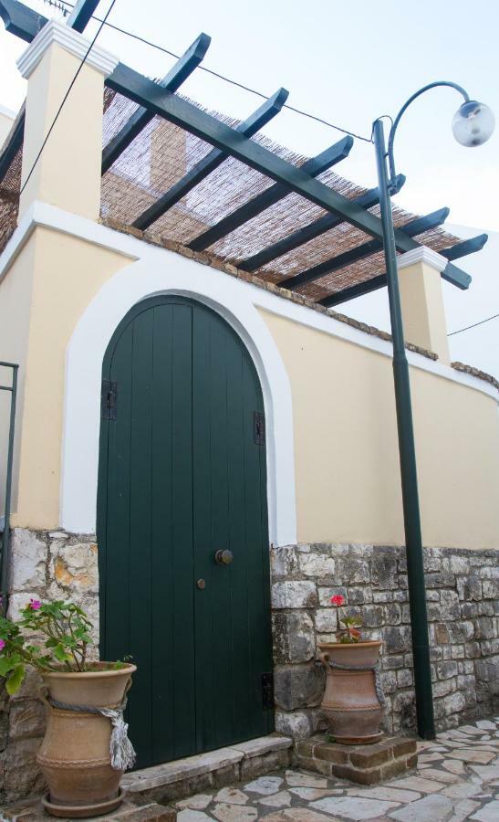 Christina'S Stone Cottage Kassiopi Exterior photo